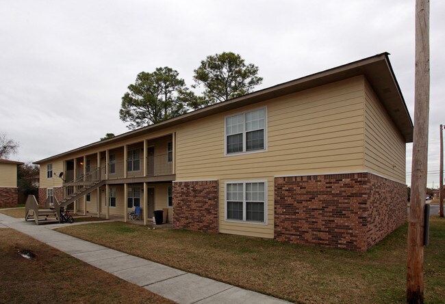 Tall Pines Apartments in Pascagoula, MS - Building Photo - Building Photo