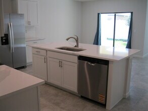 476 Seafoam Cir in Fort Pierce, FL - Building Photo - Building Photo