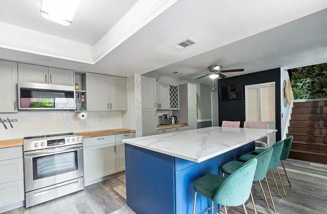 property at 1520 Shaker Cir