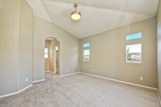 255 Diamante Way in Oceanside, CA - Building Photo - Building Photo