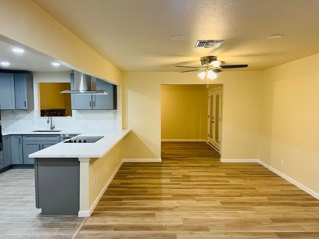 2740 E Indianapolis Ave in Fresno, CA - Building Photo - Building Photo