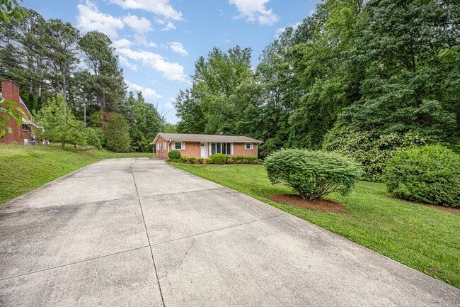 3900 Sedgegrove Rd in Greensboro, NC - Building Photo - Building Photo