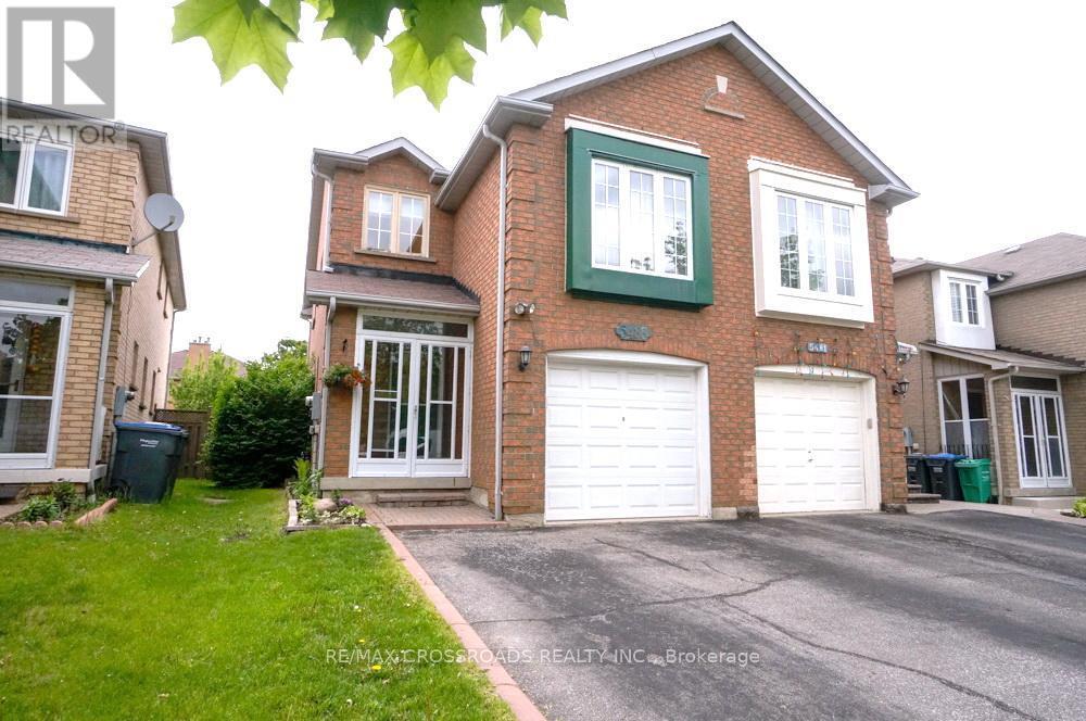 5483 Cosmic Crescent in Mississauga, ON - Building Photo