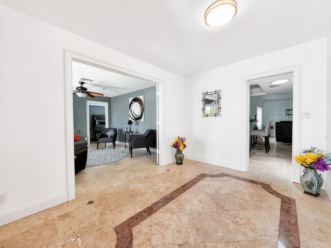 283 Forest Hills Blvd in Naples, FL - Building Photo - Building Photo