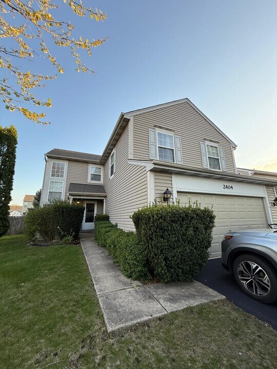 2404 Lexington Ln in Naperville, IL - Building Photo