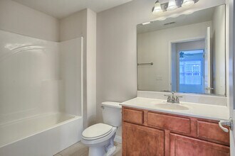701 N Prairieview Rd, Unit 4 in Mahomet, IL - Foto de edificio - Building Photo
