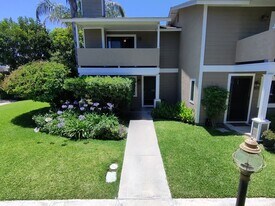 2424 Santa Ana Ave in Costa Mesa, CA - Building Photo