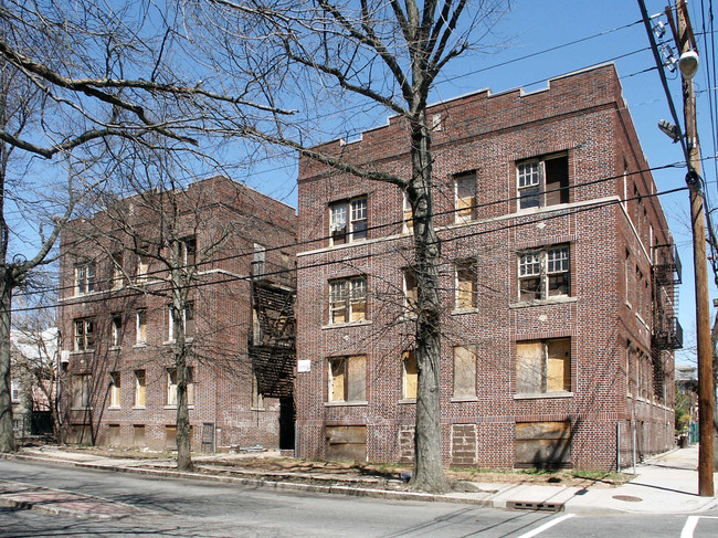 Goldsmith Avenue Apartments in Newark, NJ - Foto de edificio - Building Photo