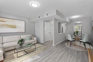 727 S Moore St in Clayton, NC - Building Photo