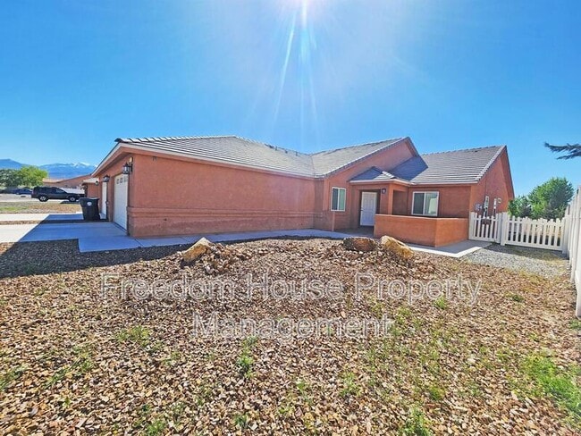 1221 Bourbon St in Pahrump, NV - Building Photo - Building Photo