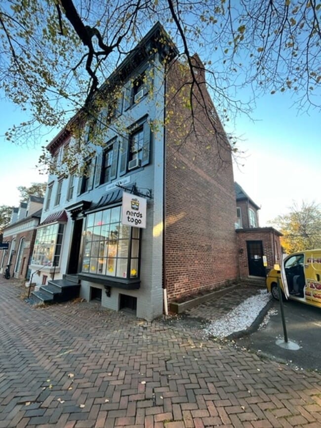 property at 319-321 S Washington St