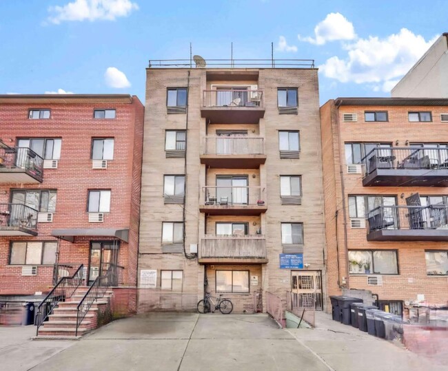 property at 75-58-75113 113th St