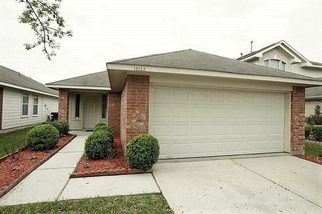 19122 Yellow Thrush Dr