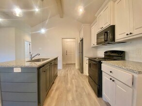 1602 102nd St in Lubbock, TX - Building Photo - Building Photo