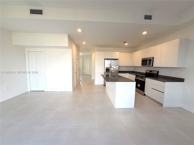 18977 SW 344th Ter in Florida City, FL - Building Photo - Building Photo