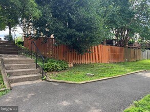 6591 Sand Wedge Ct in Alexandria, VA - Foto de edificio - Building Photo