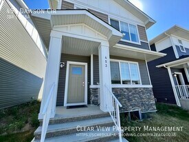 453 Dawson Cir in Chestermere, AB - Building Photo
