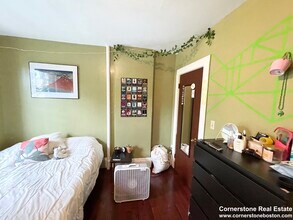 74 Hammond St, Unit 2 in Boston, MA - Foto de edificio - Building Photo