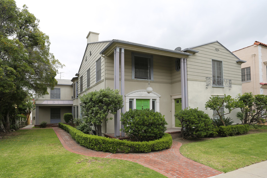 136 S Roxbury Dr in Beverly Hills, CA - Foto de edificio