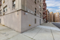 Parkcrest East in Yonkers, NY - Building Photo - Building Photo