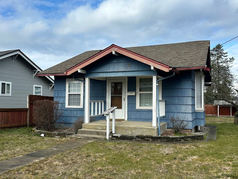 5713 N 45th St in Tacoma, WA - Building Photo