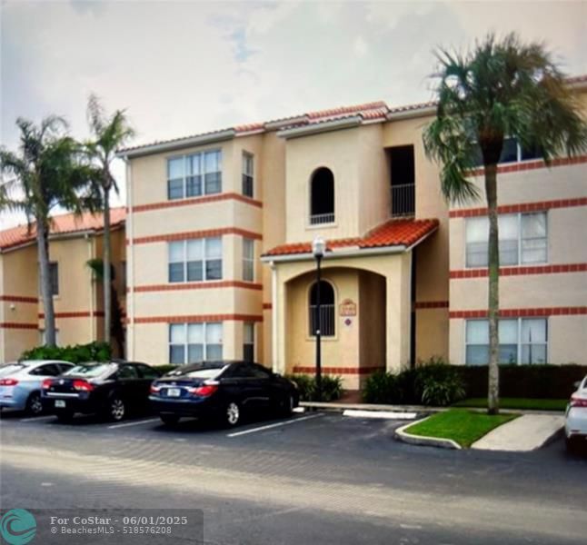 3330 Pinewalk Dr N in Margate, FL - Building Photo - Building Photo