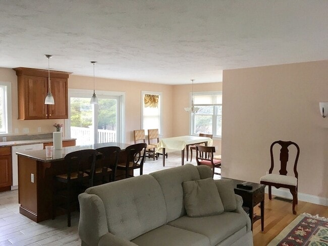 372 Phillips Rd in Bourne, MA - Building Photo - Building Photo