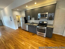 918 Cambridge St in Cambridge, MA - Building Photo