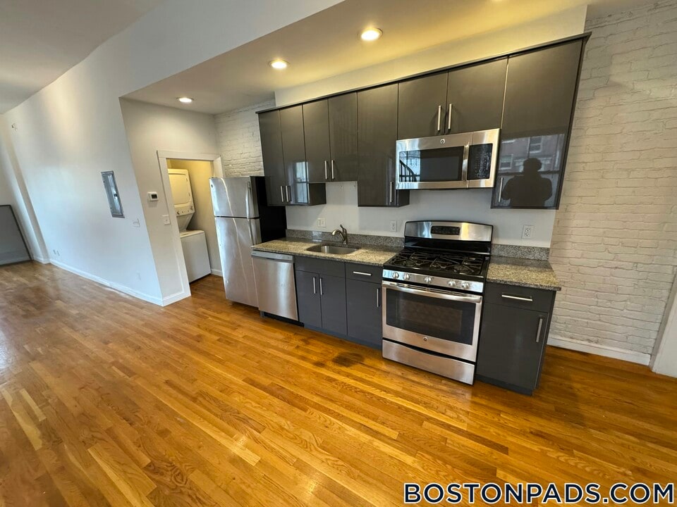 918 Cambridge St in Cambridge, MA - Building Photo