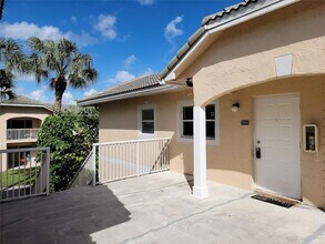 12255 Royal Palm Blvd, Unit 8O in Coral Springs, FL - Building Photo - Building Photo