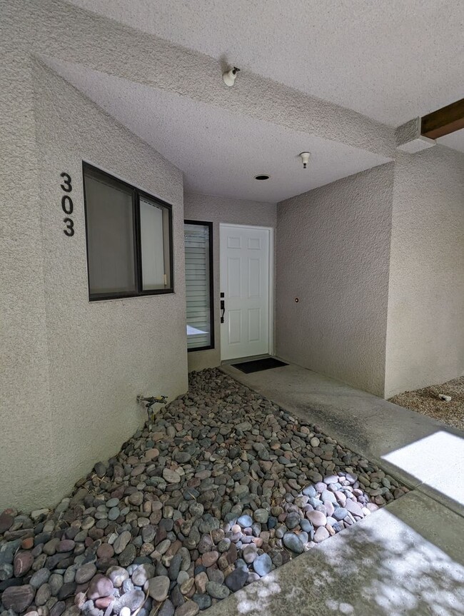 255 S Avenida Caballeros in Palm Springs, CA - Building Photo - Building Photo