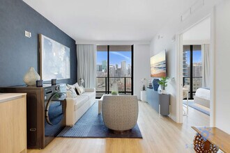 601 NE 1st Ave in Miami, FL - Building Photo - Building Photo