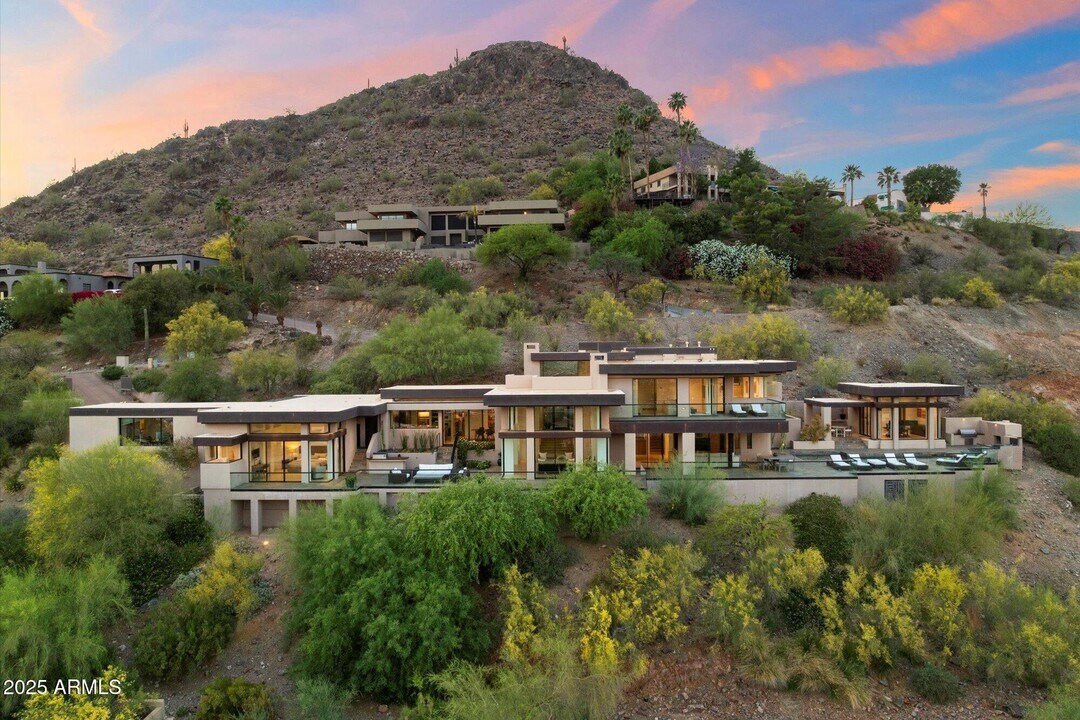 6901 N Highlands Dr in Paradise Valley, AZ - Building Photo