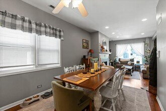 1345 W Walton St, Unit 1 in Chicago, IL - Building Photo - Building Photo