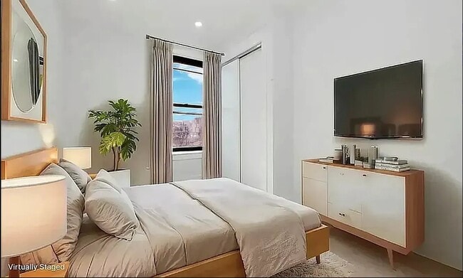 165 First Avenue in New York, NY - Foto de edificio - Building Photo