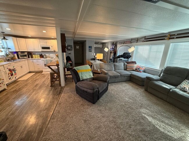 525 3rd St in North Powder, OR - Foto de edificio - Building Photo