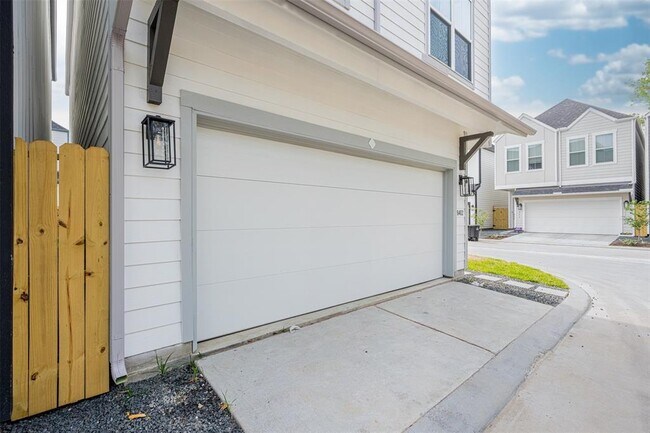 8402 Berry Grn Ln in Houston, TX - Building Photo - Building Photo