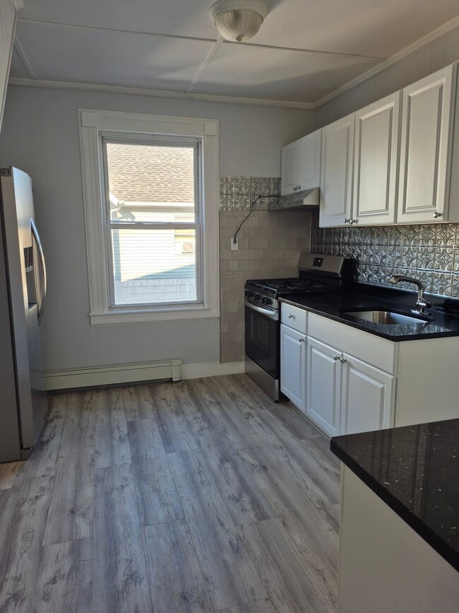 69 E John St, Unit 2nd Floor in Hicksville, NY - Building Photo - Building Photo