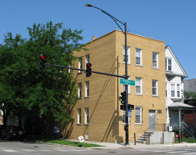 1000 N Central Ave in Chicago, IL - Building Photo