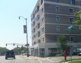 Skokie Gardens Condominiums in Skokie, IL - Building Photo - Building Photo