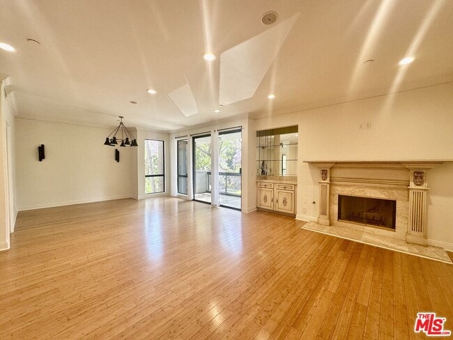 property at 324 N Palm Dr