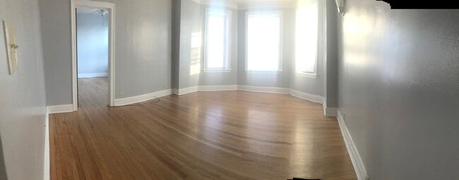 5201 N Latrobe Ave, Unit 1 in Chicago, IL - Building Photo - Building Photo