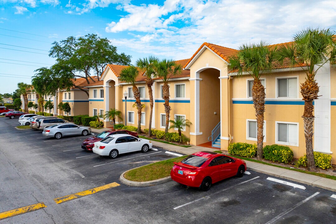 Villa Del Sol At Meadow Woods in Orlando, FL - Foto de edificio