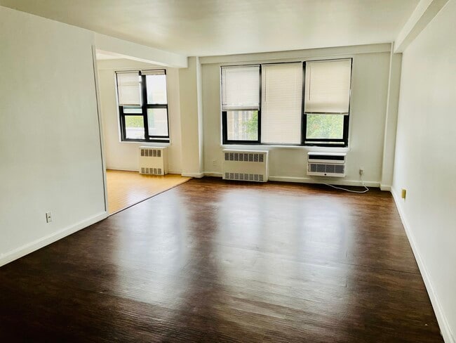 49 Davis Ave, Unit 4F