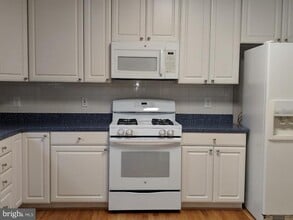 46838 Graham Cove Square in Sterling, VA - Foto de edificio - Building Photo