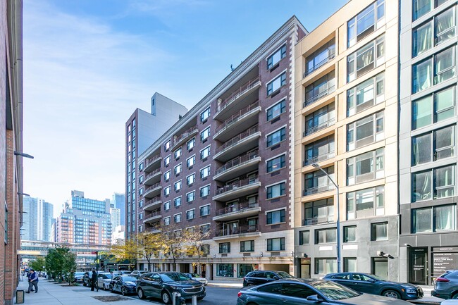 Queens Plaza in Long Island City, NY - Building Photo - Building Photo