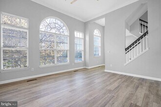 1980 Crescent Park Dr in Reston, VA - Building Photo - Building Photo
