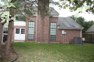 2319 Mill Creek Dr in Sugar Land, TX - Building Photo - Building Photo