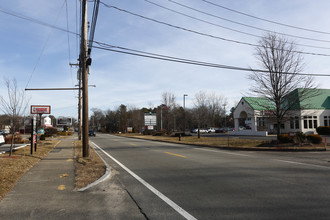 1429 Main St in Walpole, MA - Foto de edificio - Building Photo