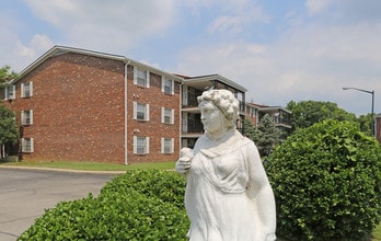 Whispering Hills Apartments Southeast in Louisville, KY - Building Photo - Building Photo